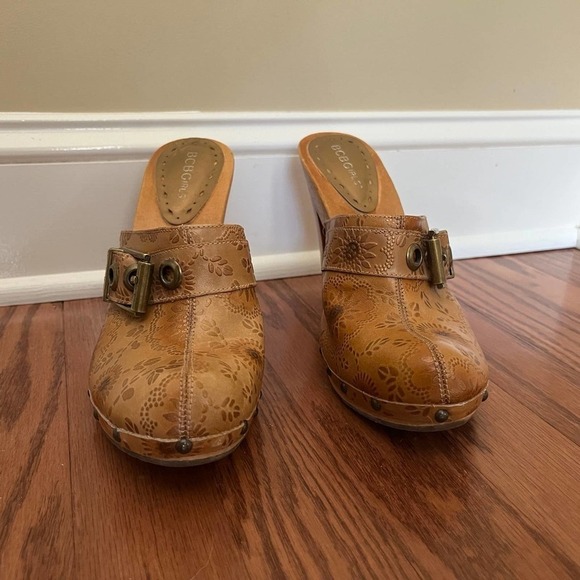 BCBG Leather Clog Heels - Picture 2 of 6